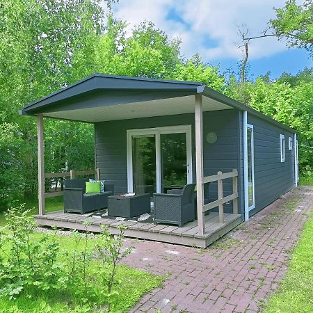 4P Chalet Tolve Met 4 Fietsen Vlakbij Natuurgebieden Drents Friese Wold, Fochteloerveen En Gevangenisdorp Veenhuizen Oosterwolde  Exteriér fotografie